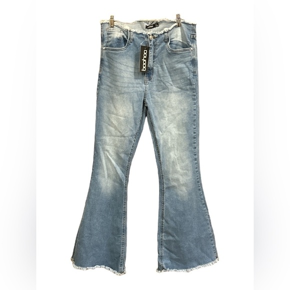 NWT Boohoo Flared Denim Jeans Women's Size 10 Blue High Rise Raw Hem Distressed - Picture 1 of 5